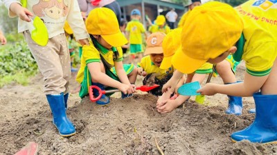 MỘT NGÀY LÀM “NÔNG DÂN NHÍ KHỐI MG 4 TUỔI” ĐÁNG NHỚ TẠI HẢI NINH