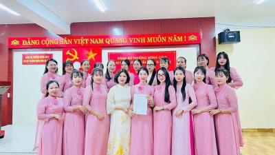 LỄ KẾT NẠP ĐẢNG VIÊN MỚI Đ/C CHÌU THỊ MAI